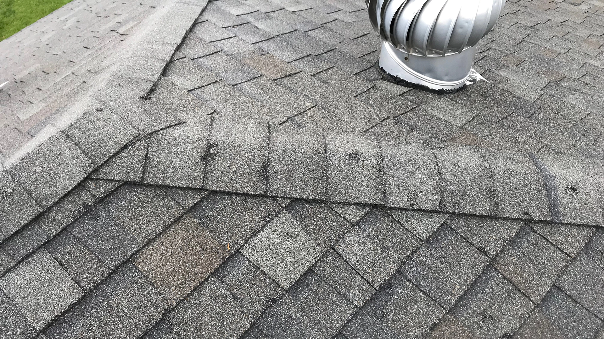 When Does My Roof Need to be Replaced vs Repaired?
